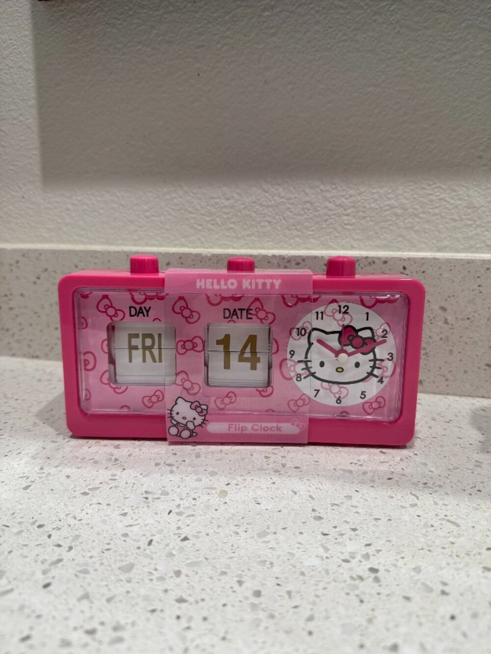 NEW! Sanrio Hello Kitty Pink Calendar Clock